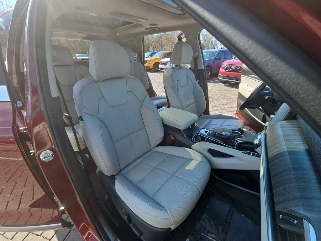 Used 2023 Red Kia SX image 10