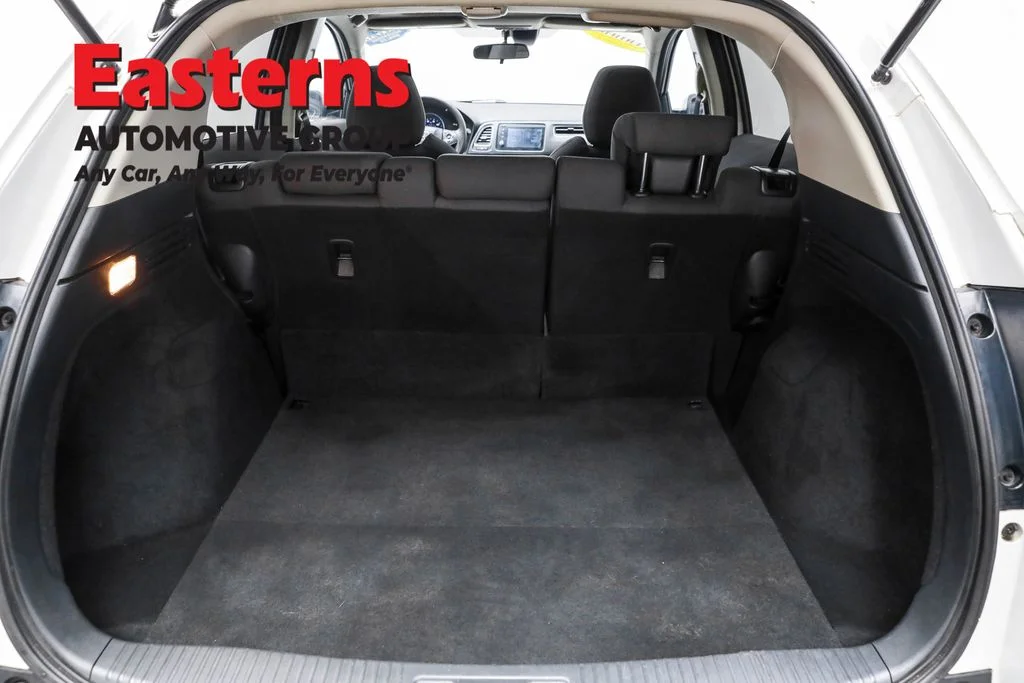 Used 2021 White Honda EX image 9
