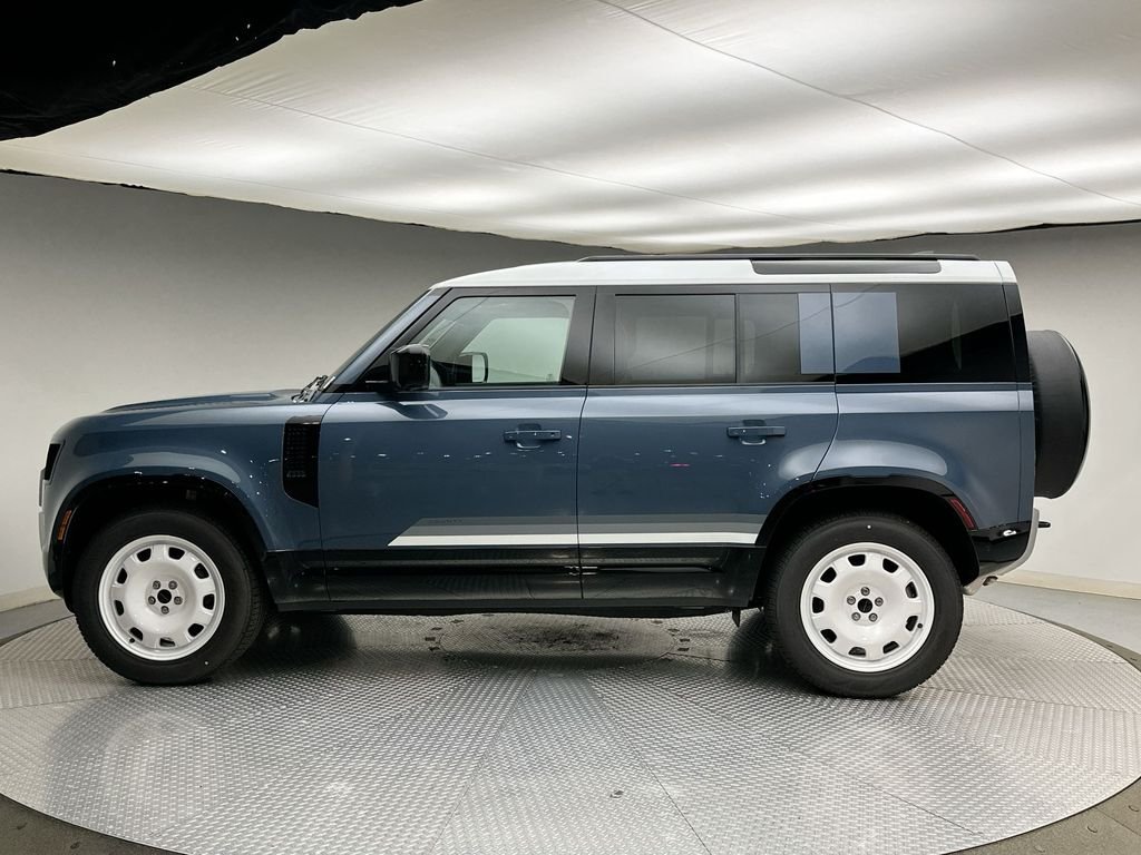 New 2026 Tasman Blue Metallic Land Rover X-Dynamic SE image 2