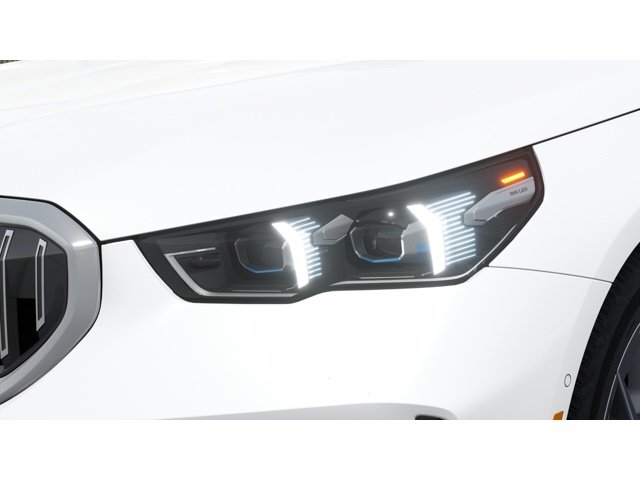 New 2027 Mineral White Metallic BMW 530i xDrive image 6