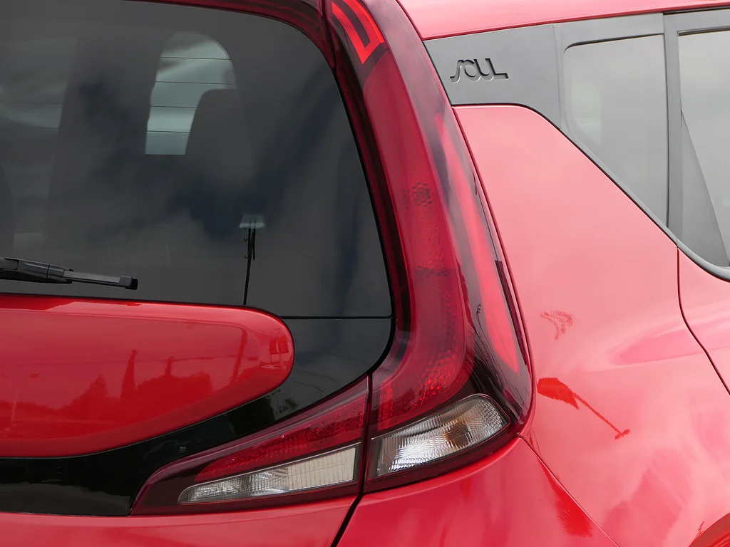 Used 2022 Inferno Red Kia LX image 4