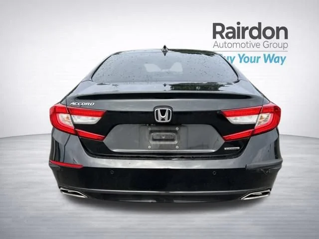 Used 2018 Crystal Black Pearl Honda Touring 1.5T image 6