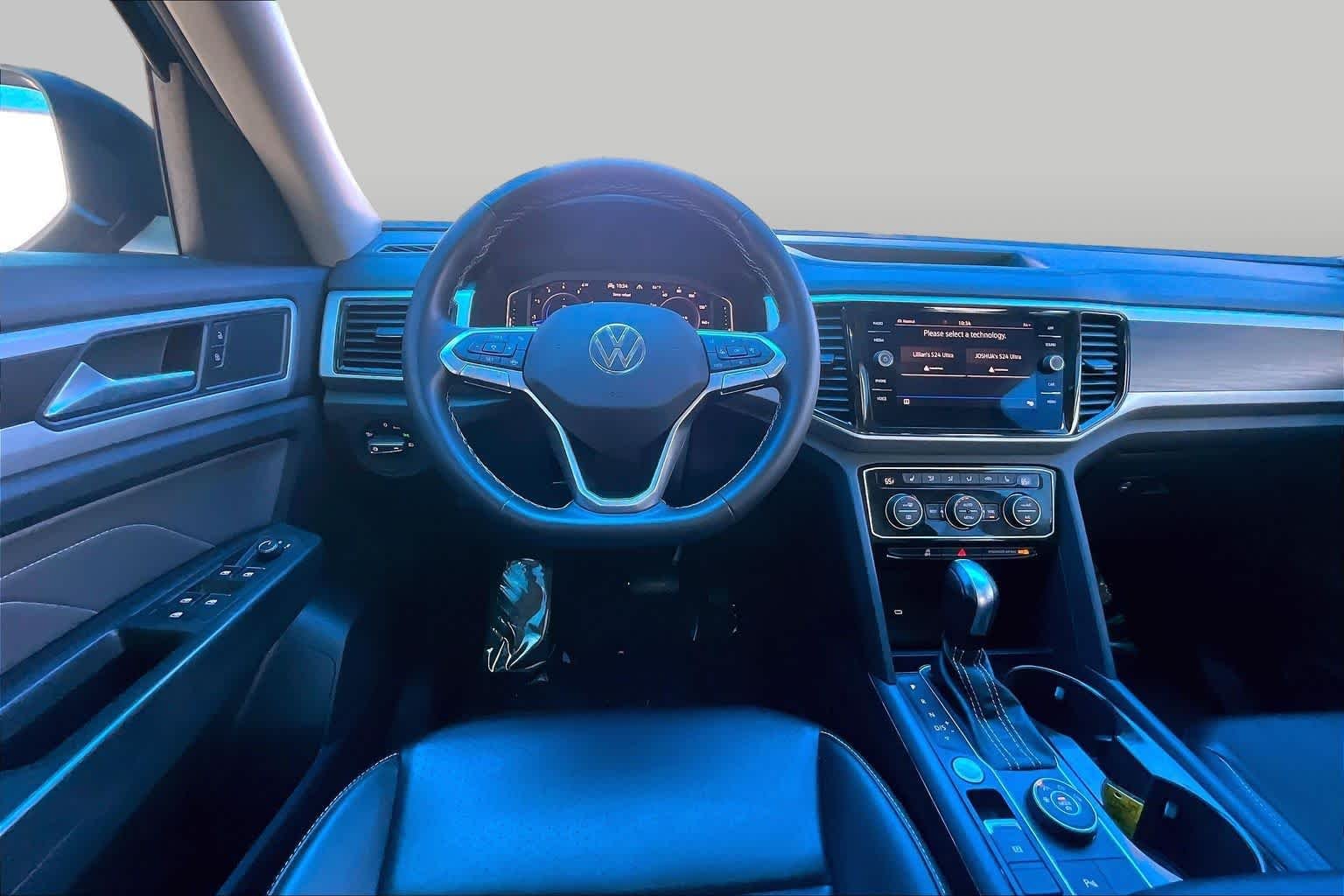 Used 2022 Tourmaline Blue Metallic Volkswagen 3.6L V6 SE w/Technology image 6