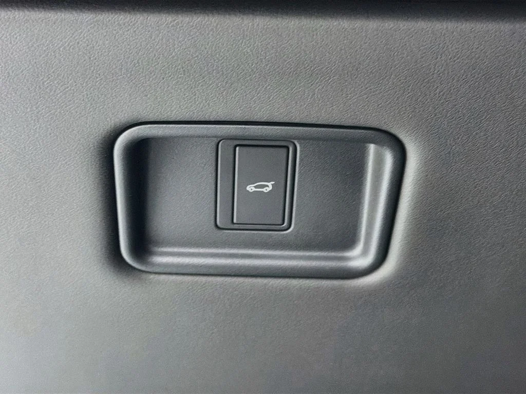 New 2026 Fuji White Land Rover Dynamic SE image 10