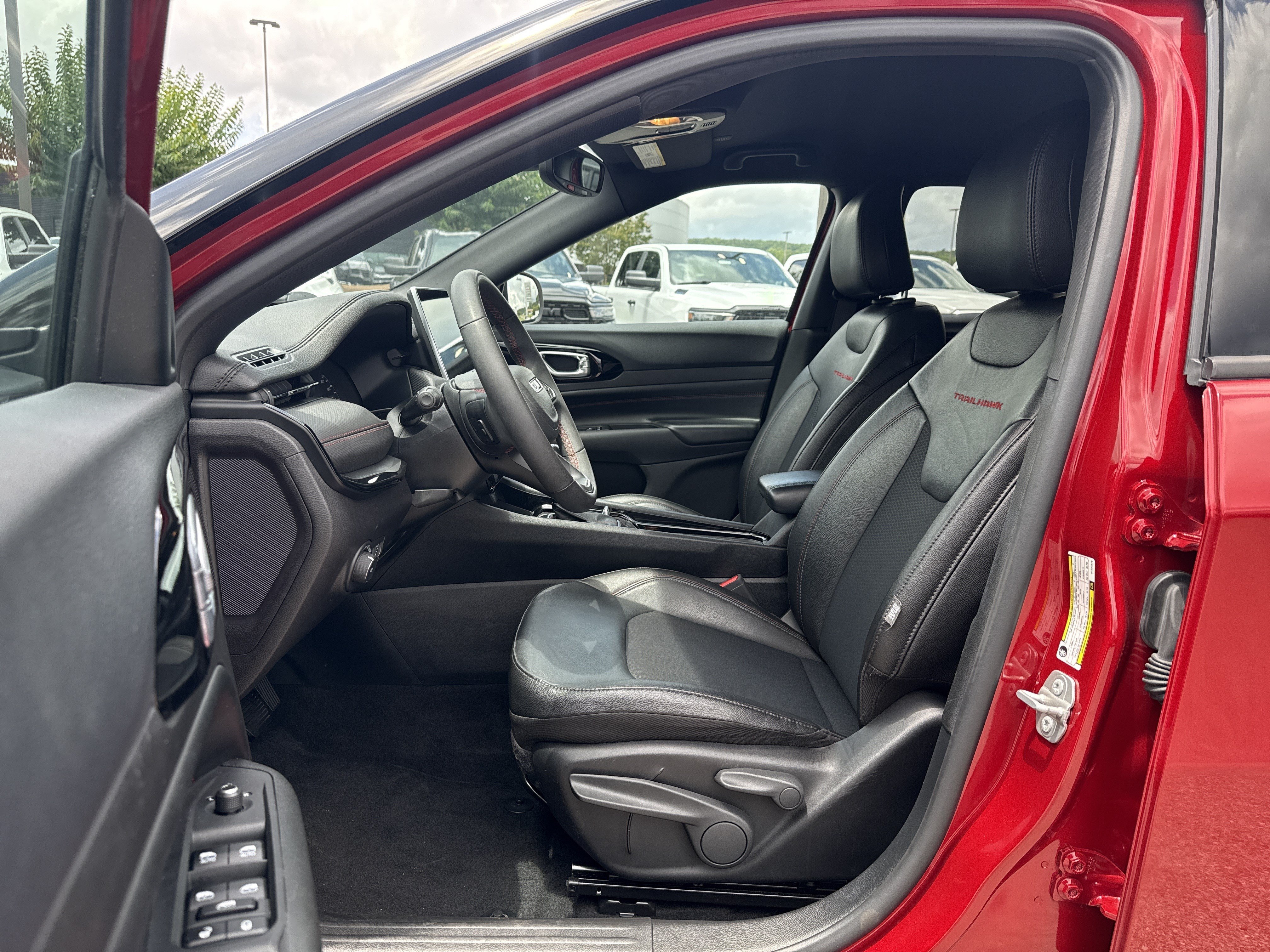 Used 2025 Red Hot Pearlcoat Jeep Trailhawk image 9