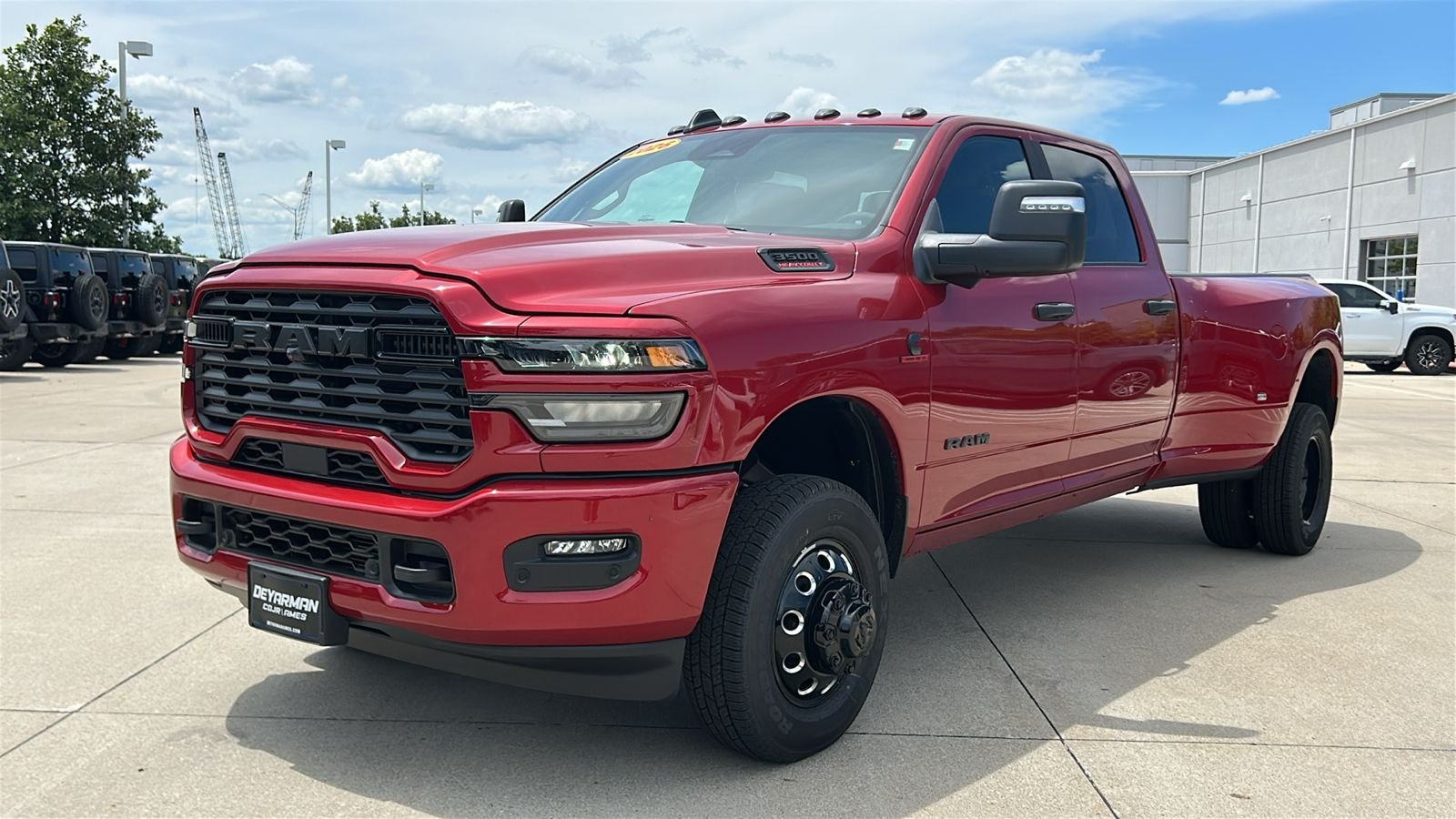 New 2026 Molten Red Pearl-Coat Exterior Paint RAM Big Horn image 8
