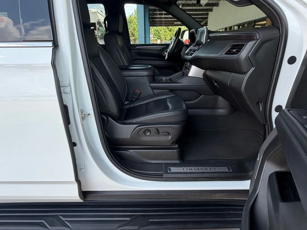 Used 2024 Summit White Chevrolet LT image 7