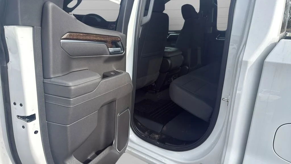 New 2026 Summit White GMC Elevation image 38