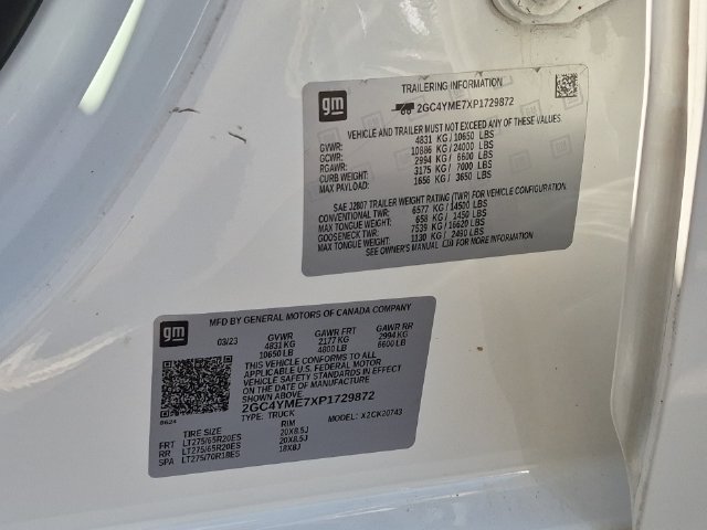Used 2023 White Chevrolet Custom image 26