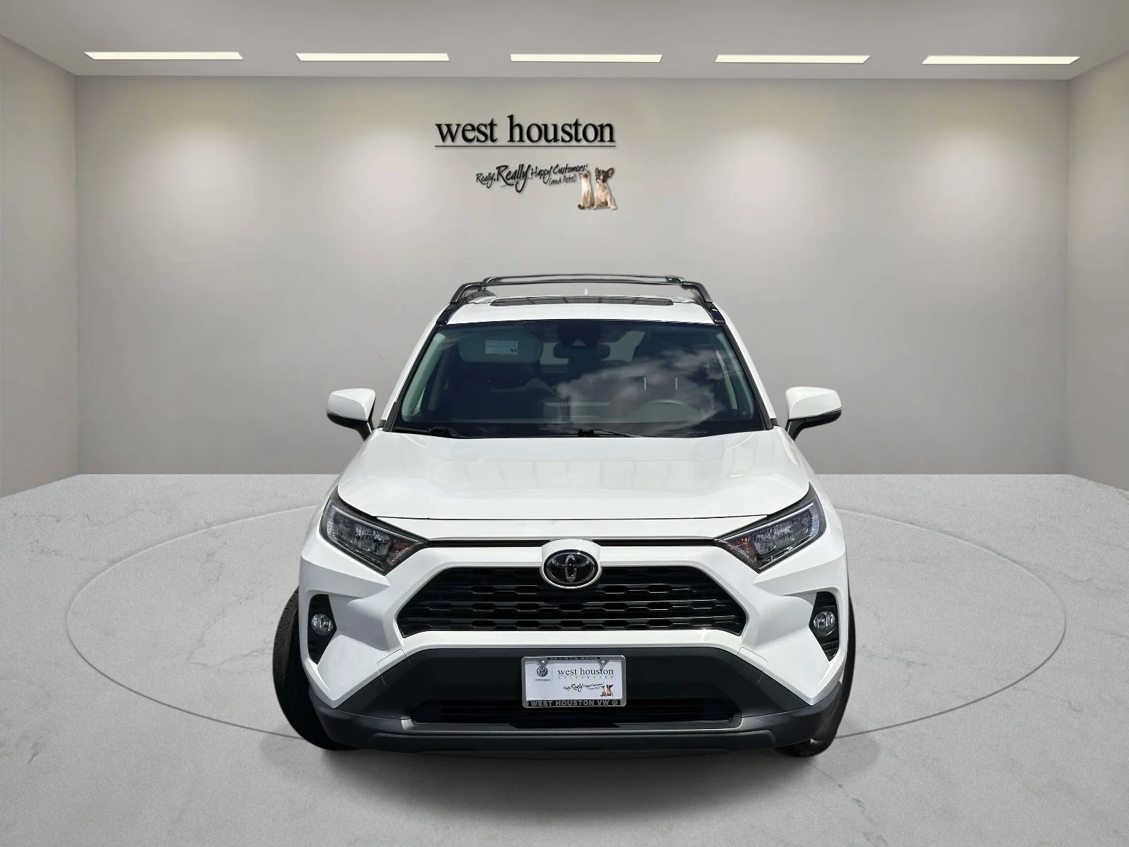 Used 2019 White Toyota XLE image 2