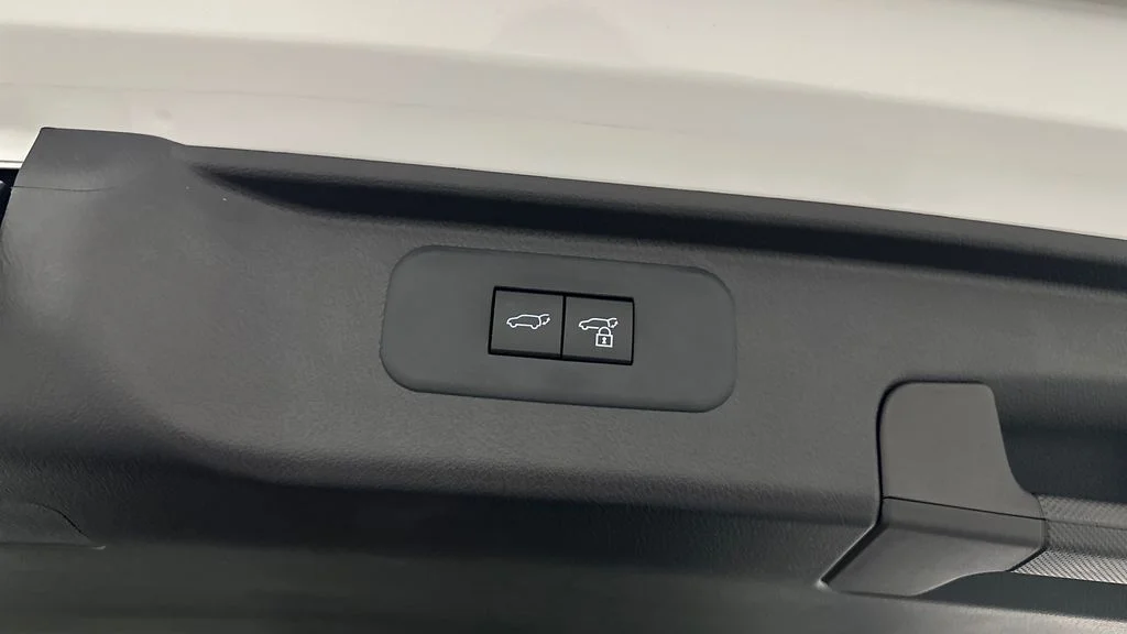 Used 2025  Toyota Limited image 27