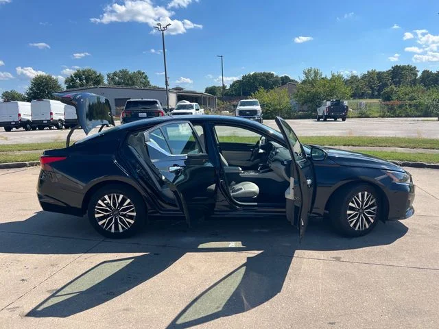 Used 2024 Black Nissan 2.5 SV image 12