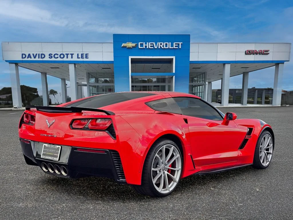 Used 2018 TORCH RED Chevrolet Grand Sport 1LT image 9
