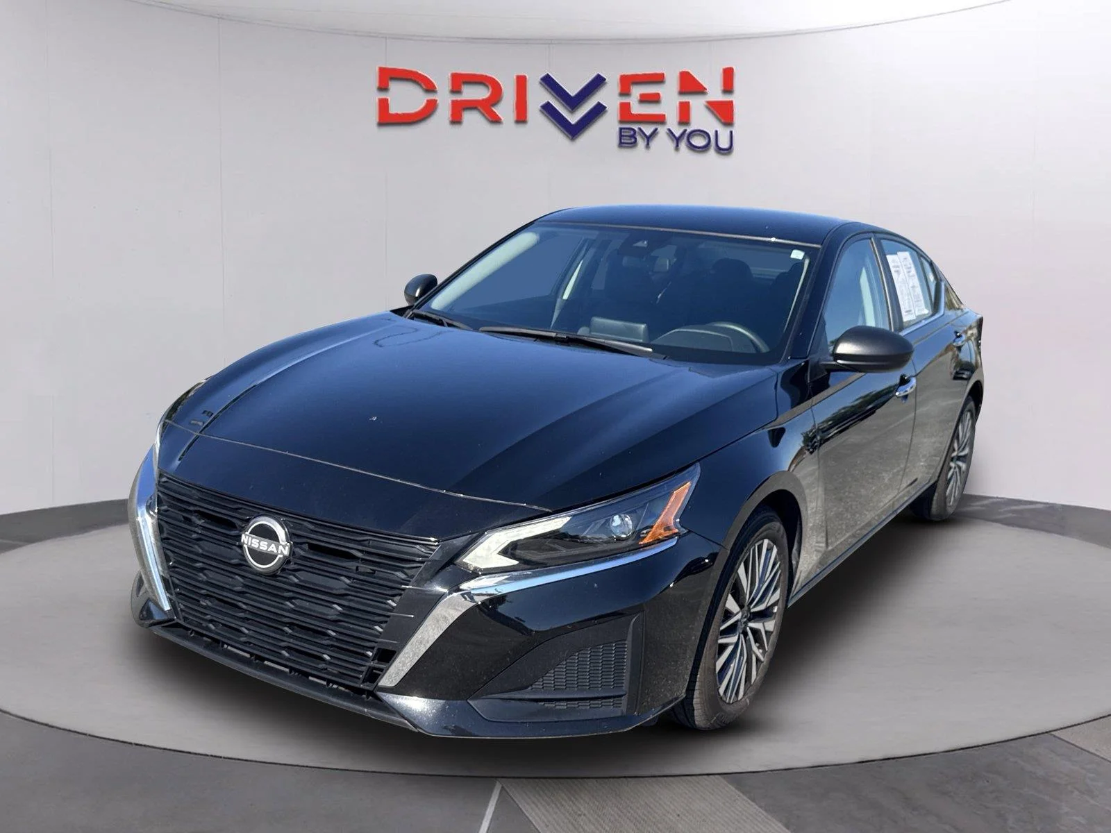 Used 2025 Super Black Nissan SV image 8