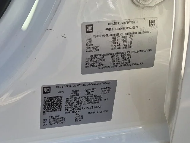 Used 2023 White Chevrolet Custom image 26