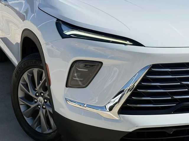Used 2025 Summit White Buick Preferred image 4