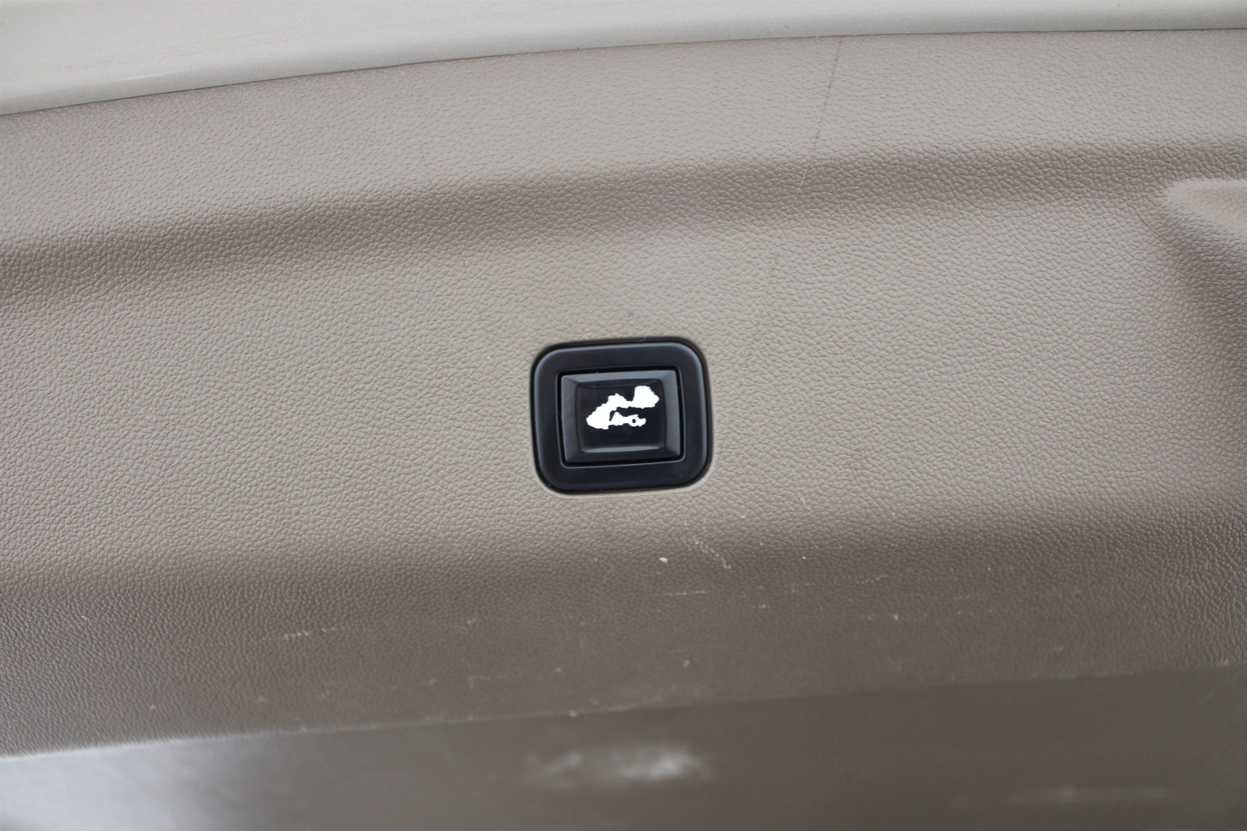 Used 2023 Pearl Beige Metallic GMC Denali image 25