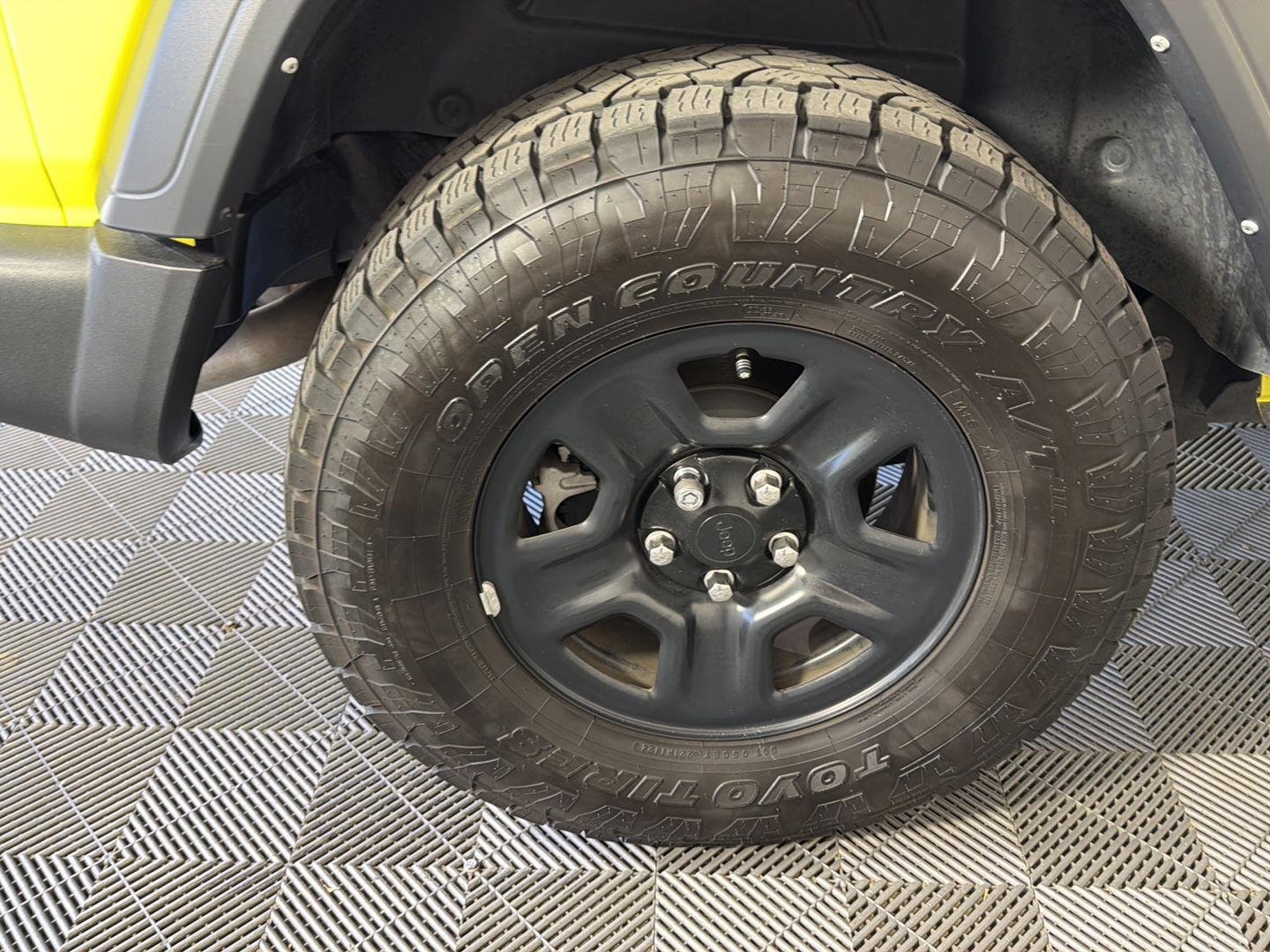 Used 2024 High Velocity Clearcoat Jeep Sport image 13