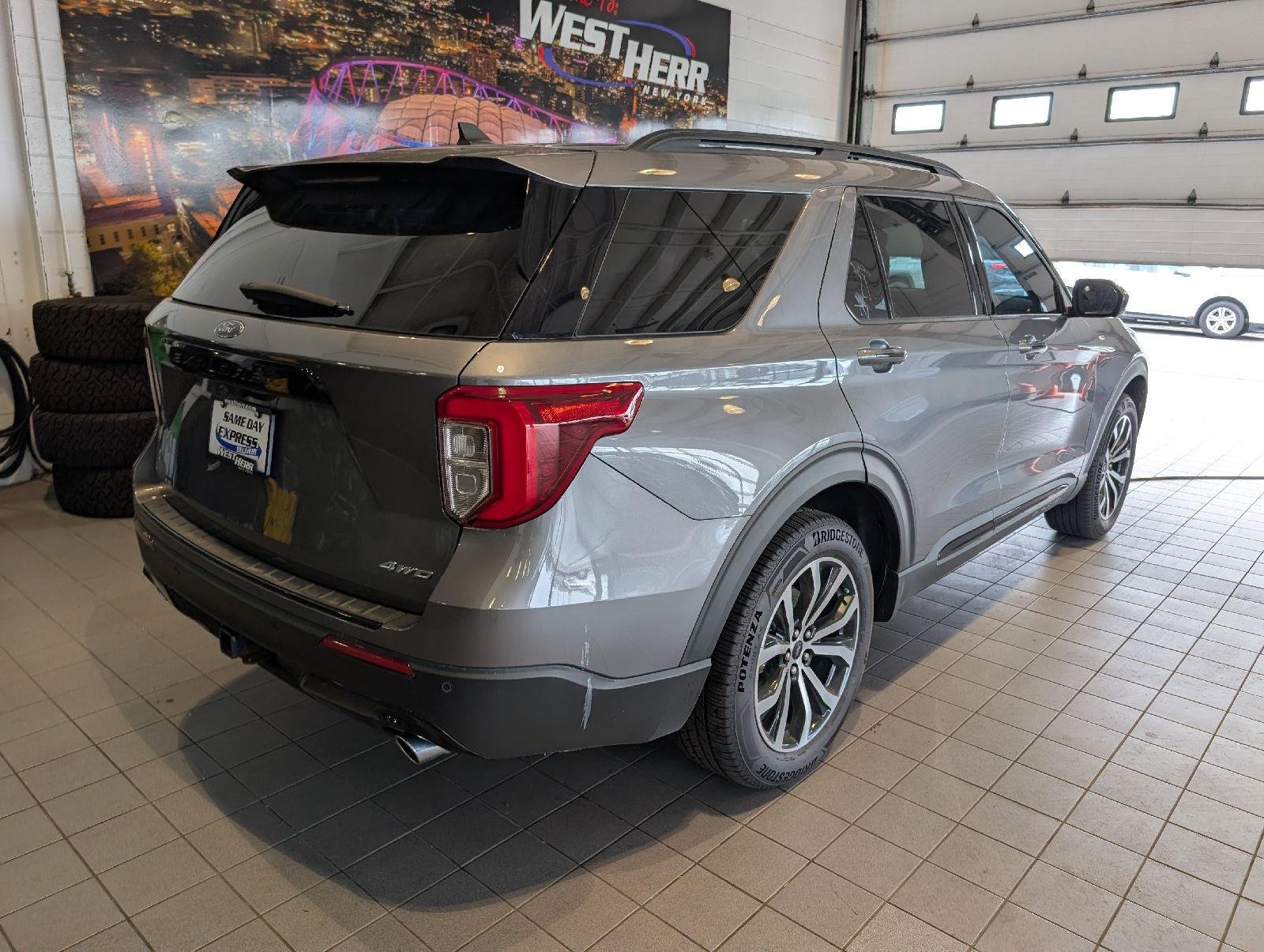 Used 2022 Gray Metallic Ford ST-Line image 7