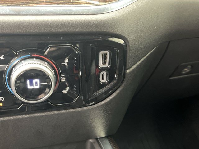 Used 2024 Summit White GMC Elevation image 25
