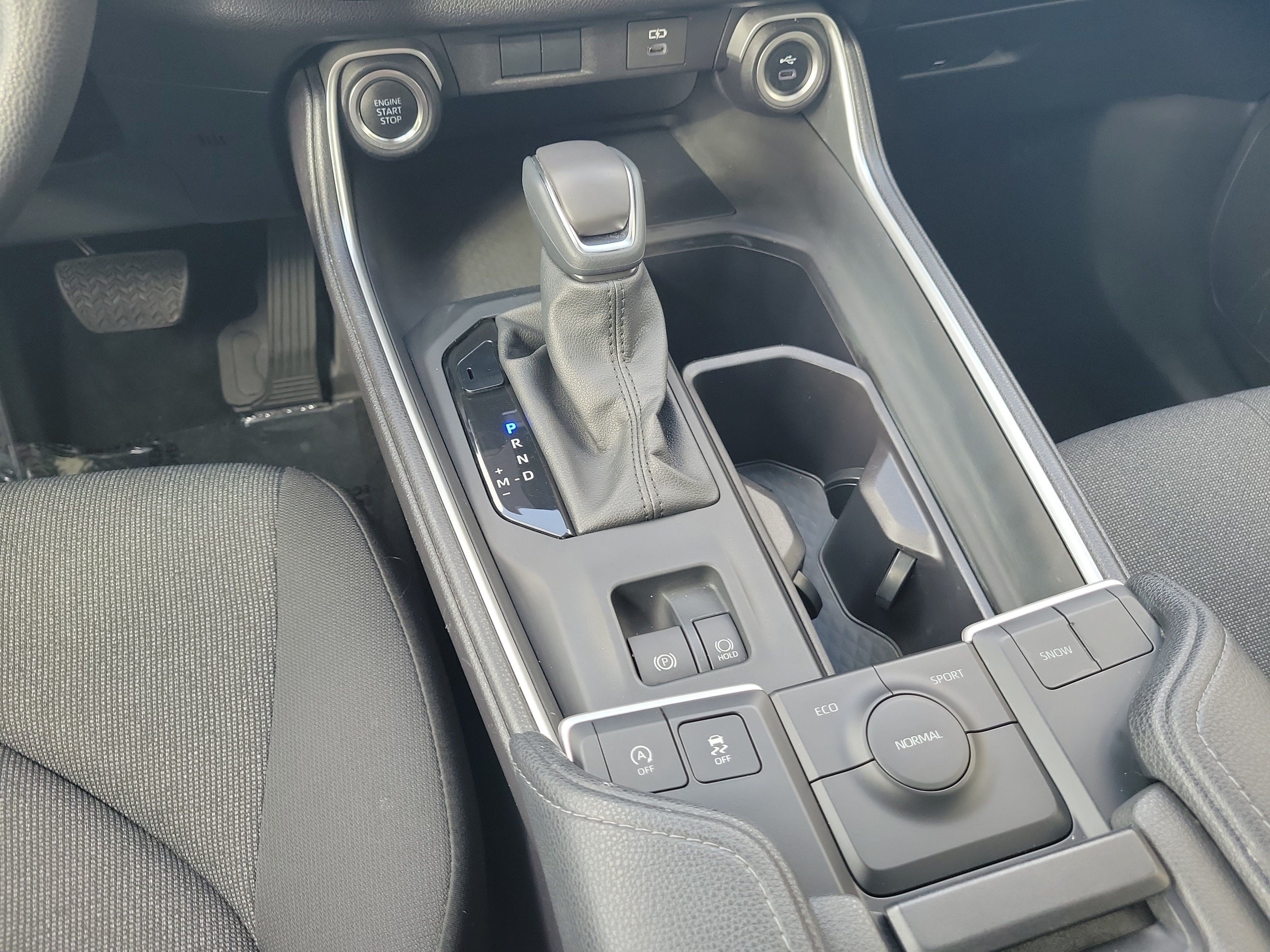 Used 2025 Pearl Toyota LE image 20
