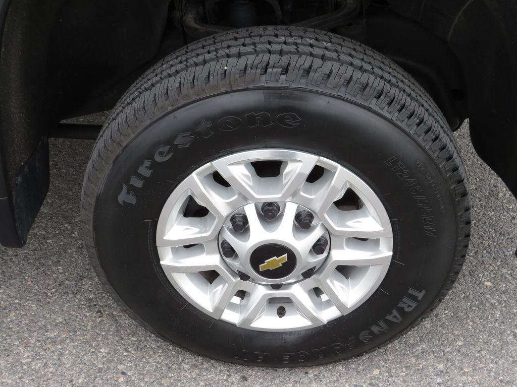 Used 2025 Lakeshore Blue Chevrolet LT image 13