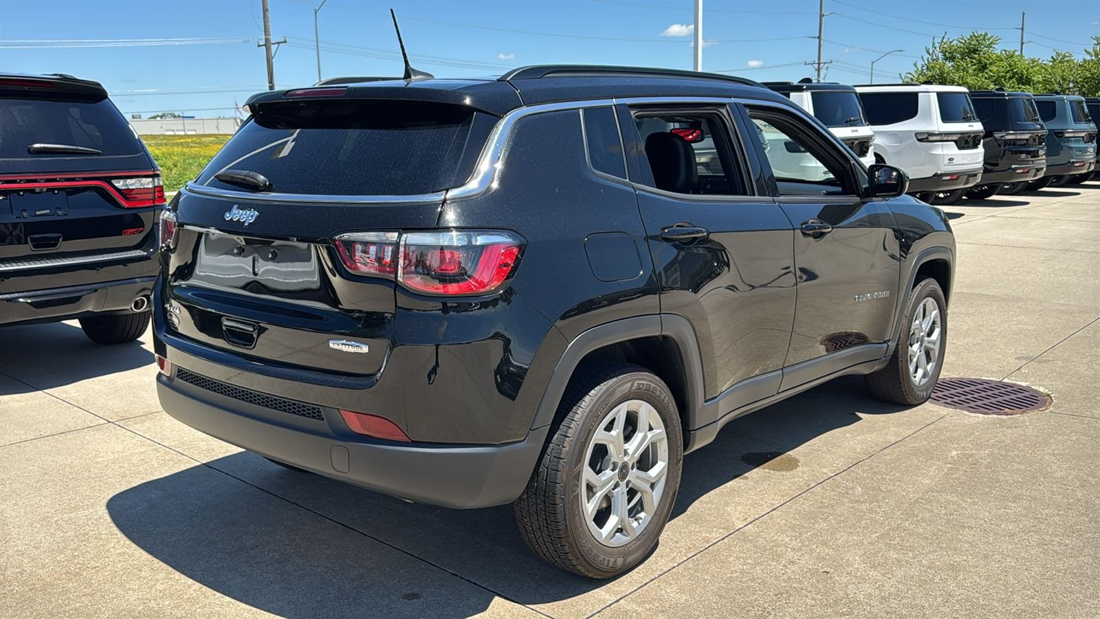 Used 2025 Black Jeep Latitude image 15