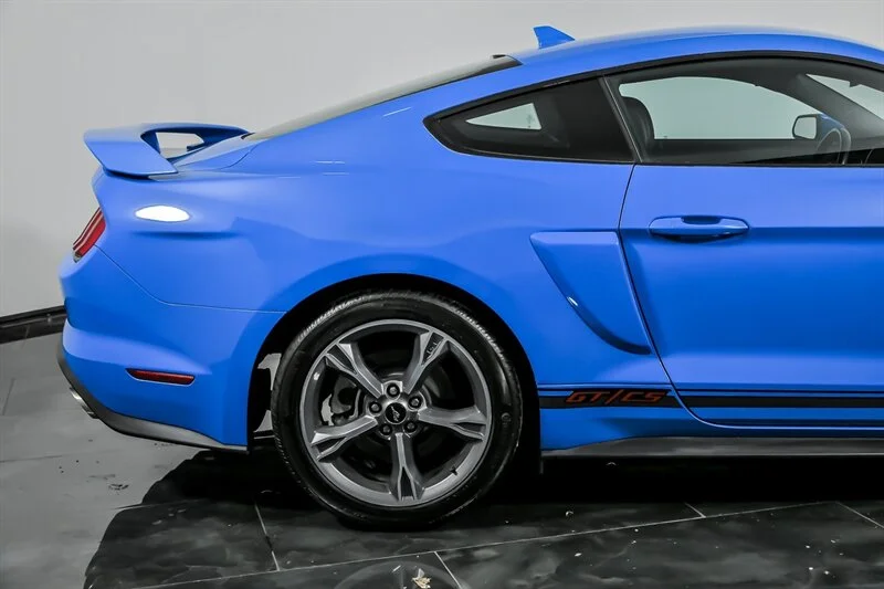 Used 2022 Grabber Blue Ford GT Premium image 11