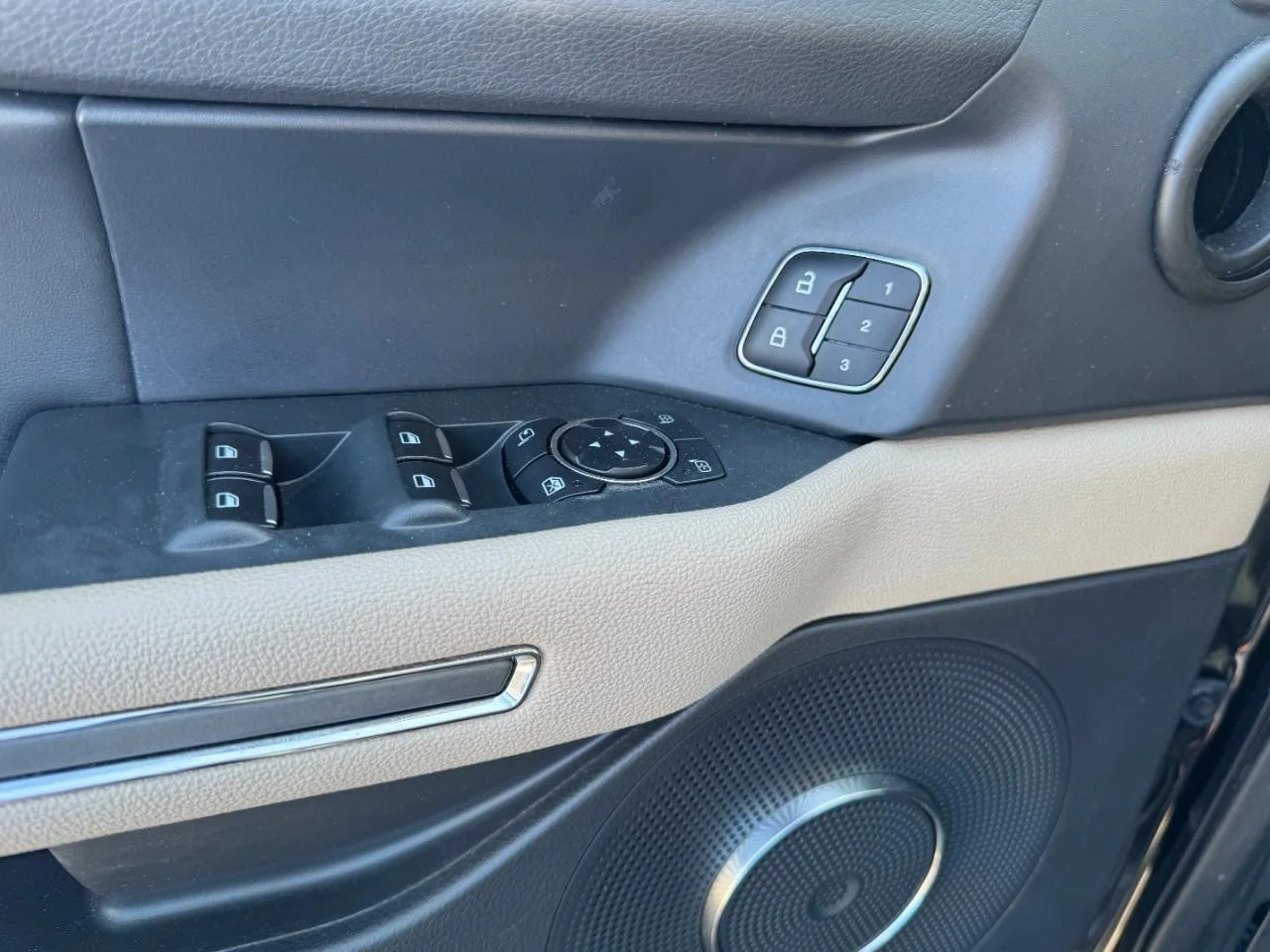 Used 2024 Agate Black Metallic Ford XLT 4x4 image 17