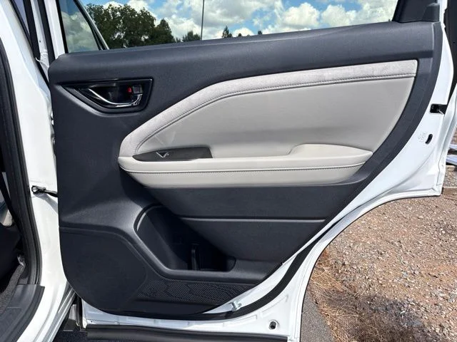 New 2026 CRYSTAL WHITE PEARL Subaru Limited image 14