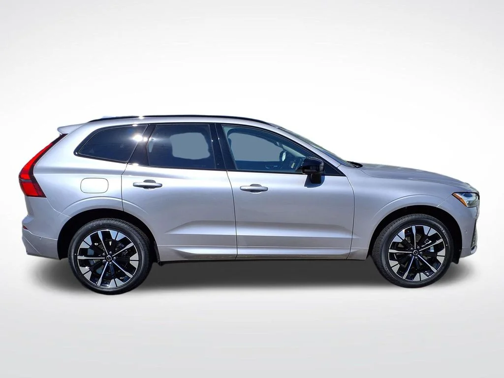 New 2026 Aurora Silver Volvo Plus image 9