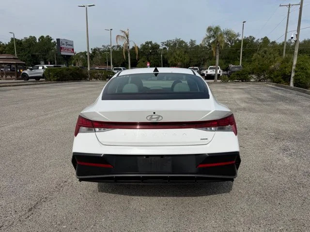 Used 2025 White Hyundai Limited image 8