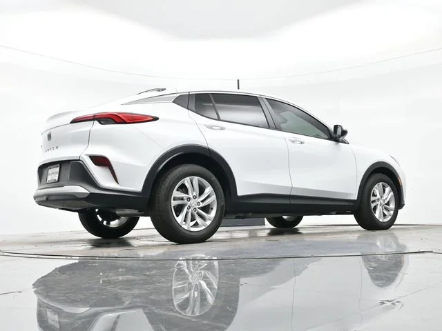 Used 2025 Summit White Buick Preferred image 27