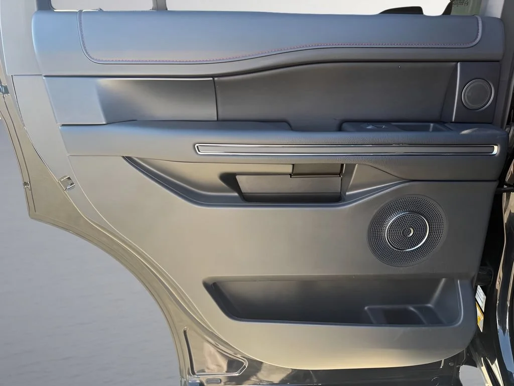 Used 2024  Ford Limited image 28