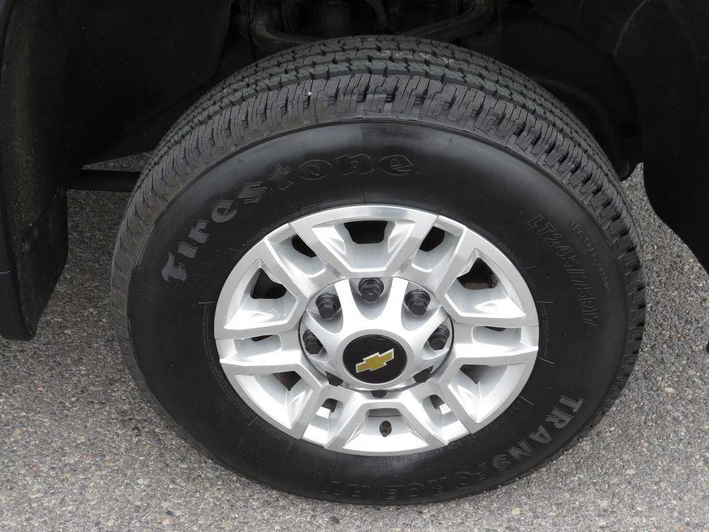 Used 2025 Lakeshore Blue Metallic Chevrolet LT image 13