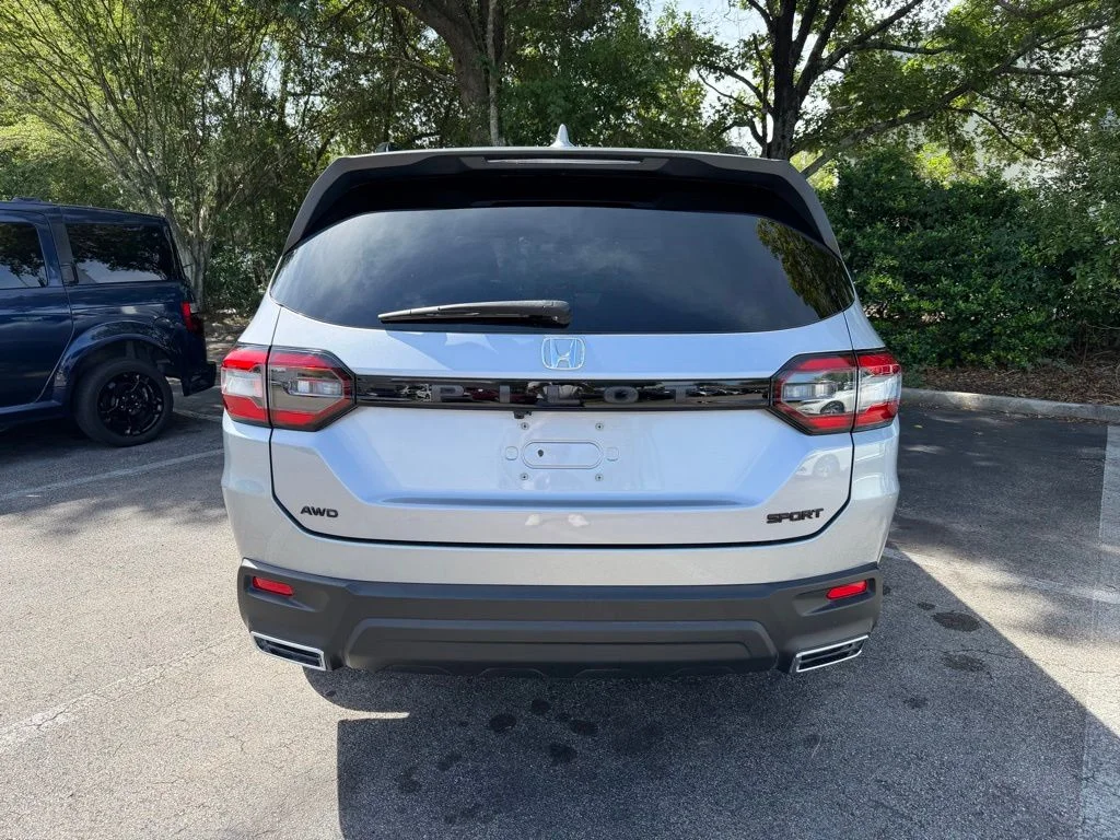 Used 2024 Lunar Silver Metallic Honda AWD SPORT image 5