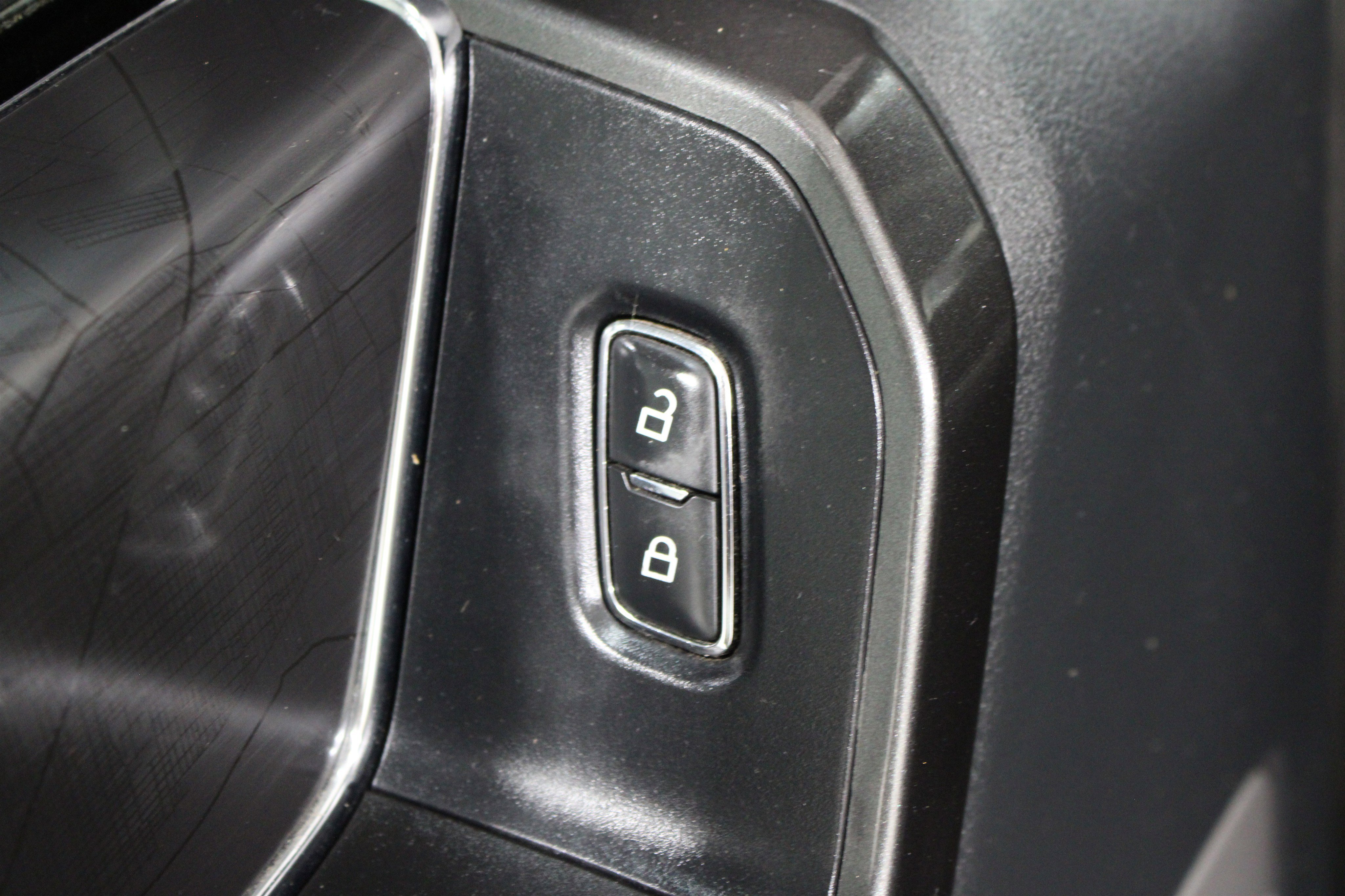 Used 2021 Space White Metallic Ford XLT image 7