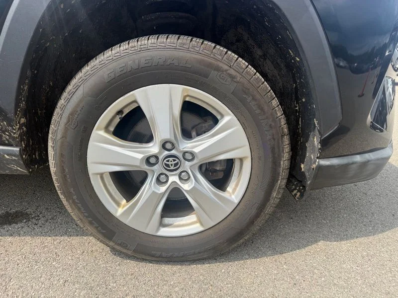 Used 2021 Black Toyota XLE image 11