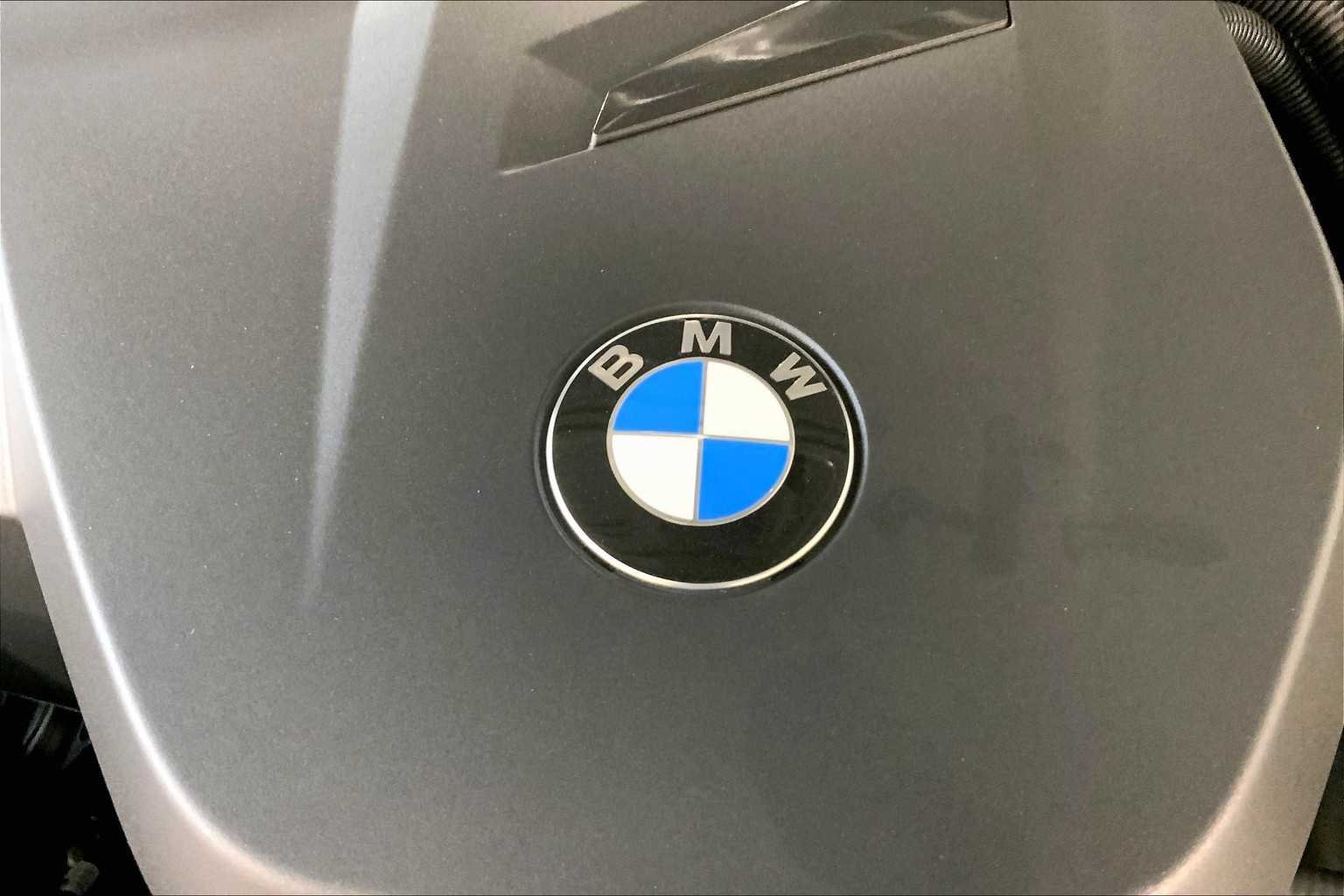 2025 BMW 3 Series 330i - Photo 17