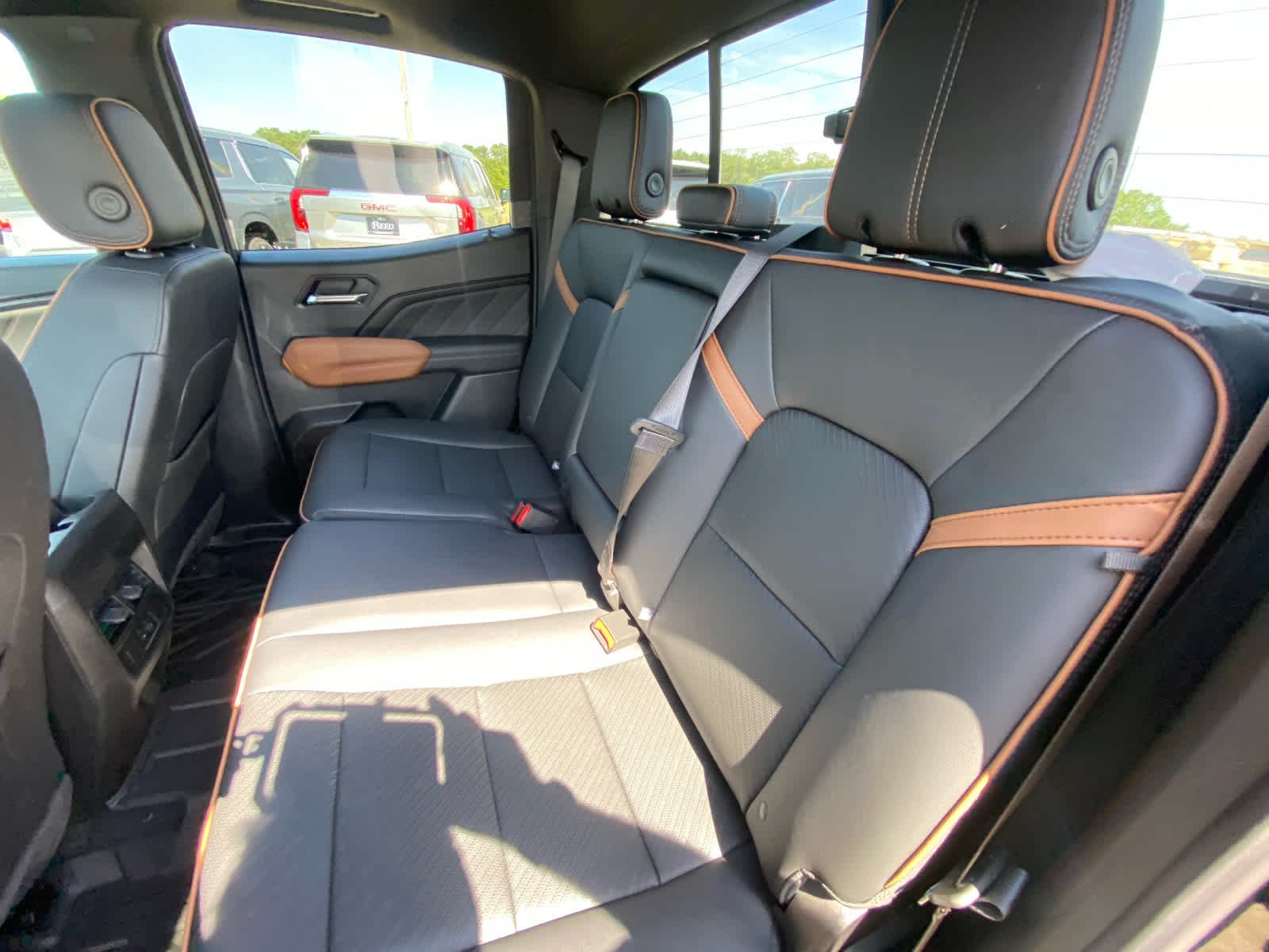 2026 GMC Canyon AT4 - Photo 22