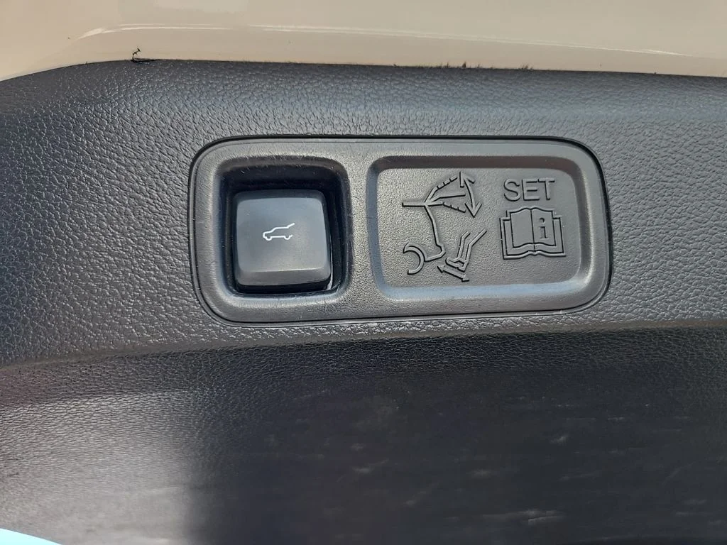 Used 2018 White Ford Limited image 25