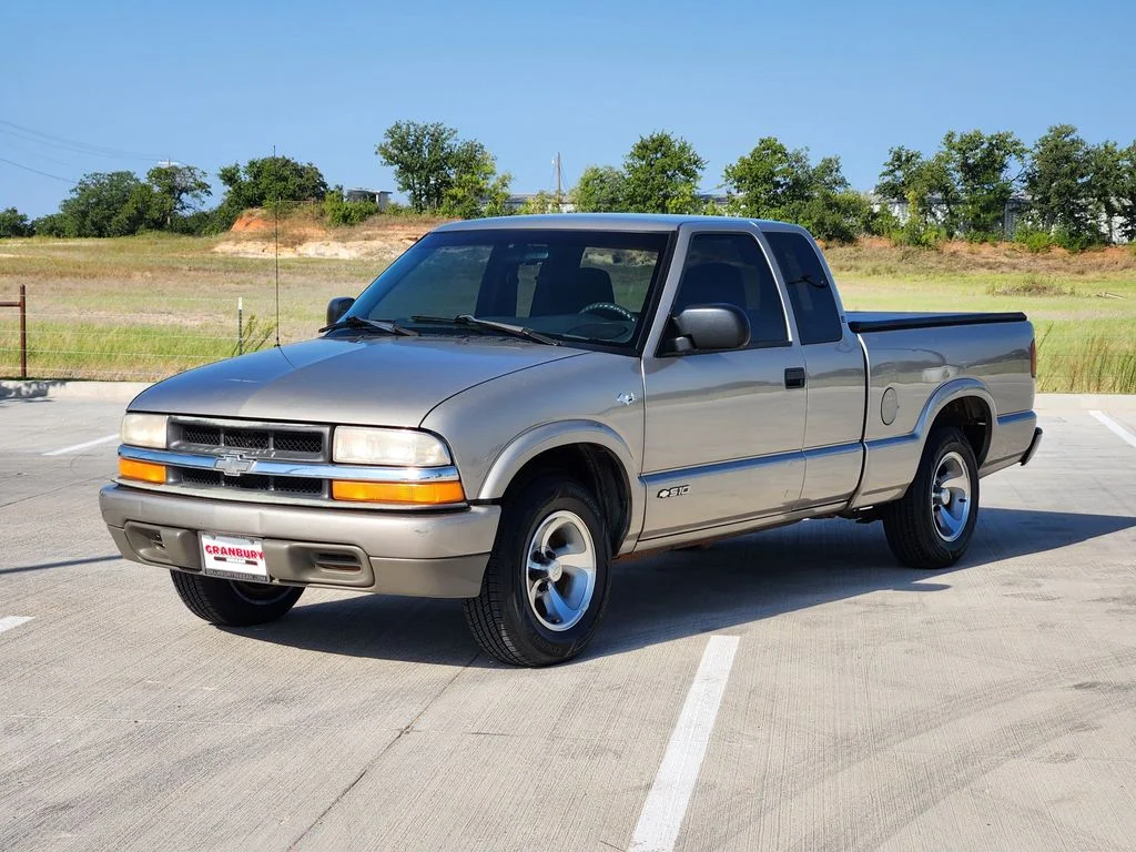 Used 2000 Chevrolet S-10 Base with VIN 1GCCS1955Y8284217 for sale in Granbury, TX