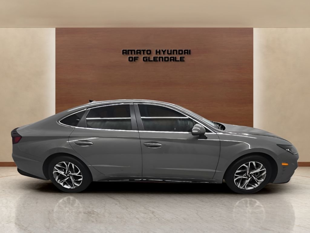 Used 2023 Gray Hyundai SEL image 7