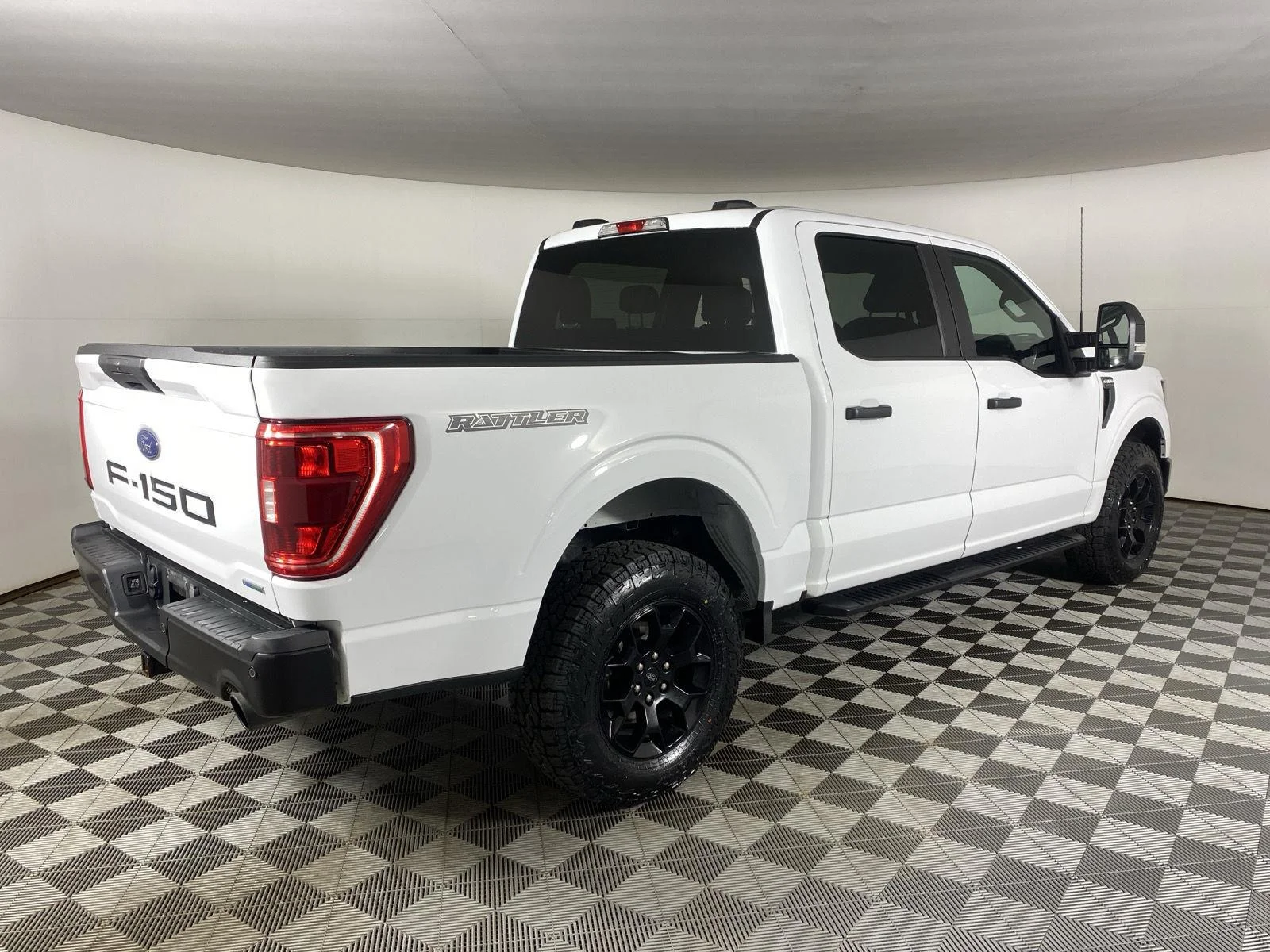 Used 2023 Oxford White Ford XL image 15