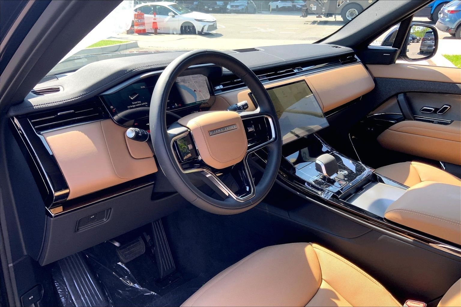 New 2026 Santorini Black Land Rover SE image 8