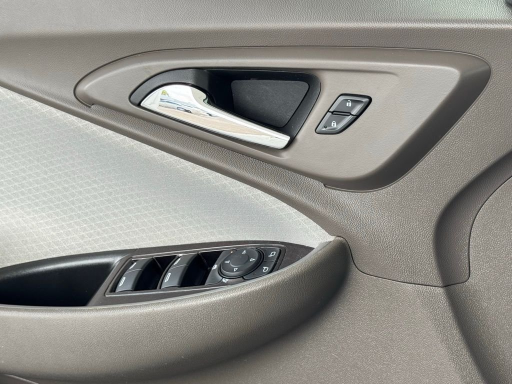 Used 2024 White Chevrolet LS image 34