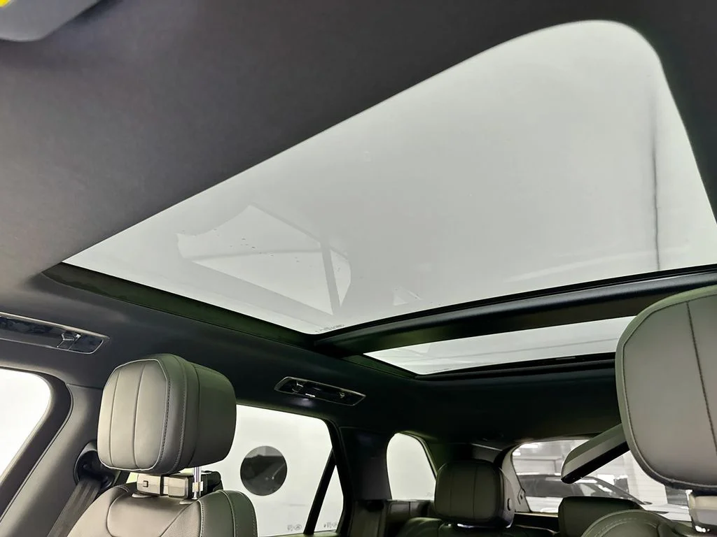 New 2026 Santorini Black Land Rover Dynamic SE image 22