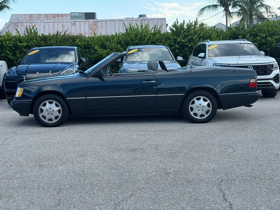 Used 1995  Mercedes-Benz  image 2