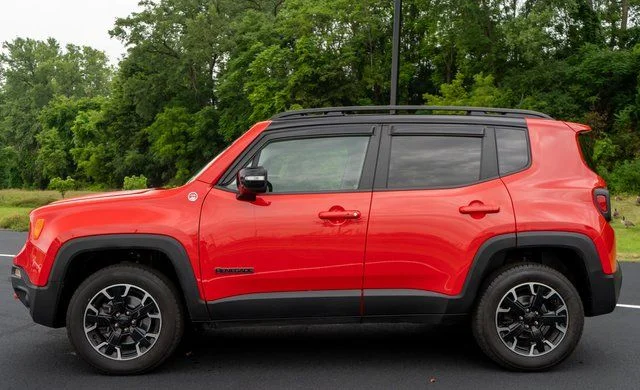 Used 2023 Red Jeep Trailhawk image 9
