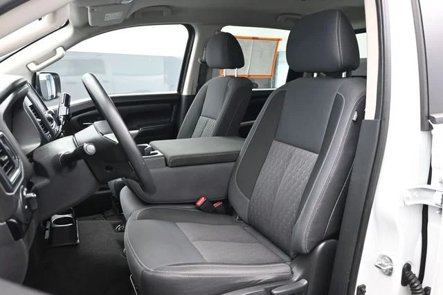 Used 2022 White Nissan SV image 5
